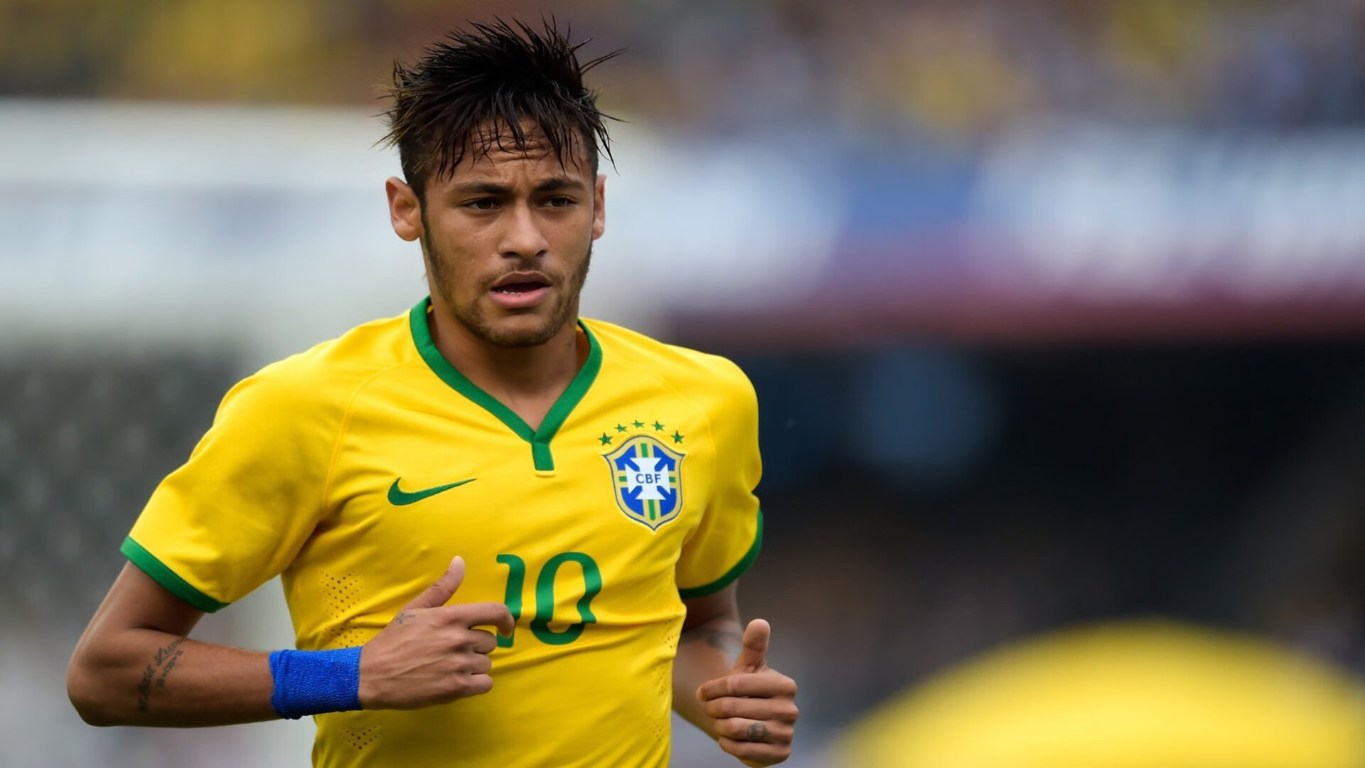 旅顺足球特色小镇带动区域经济快速增长，旅顺胜道室内足球场